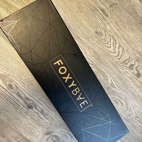 FoxyBae Other - FoxyBae- Wavy Baby Triple Waver (titanium)